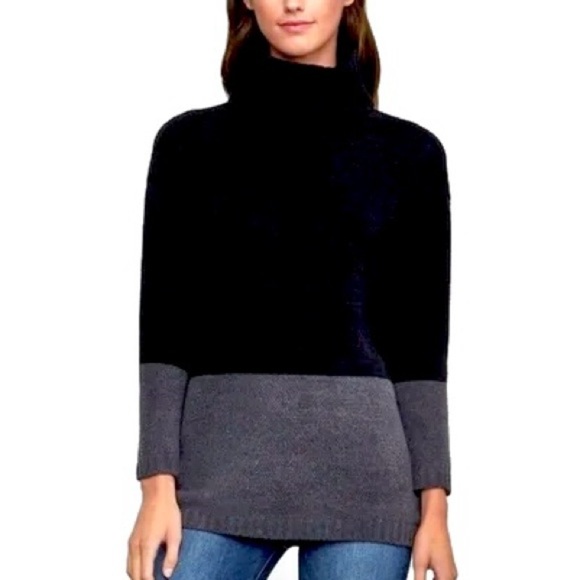 BCBGMaxAzria Sweaters - BCBG Max Azria Colorblock Turtleneck Sweater  oversized Top Women’s size XS